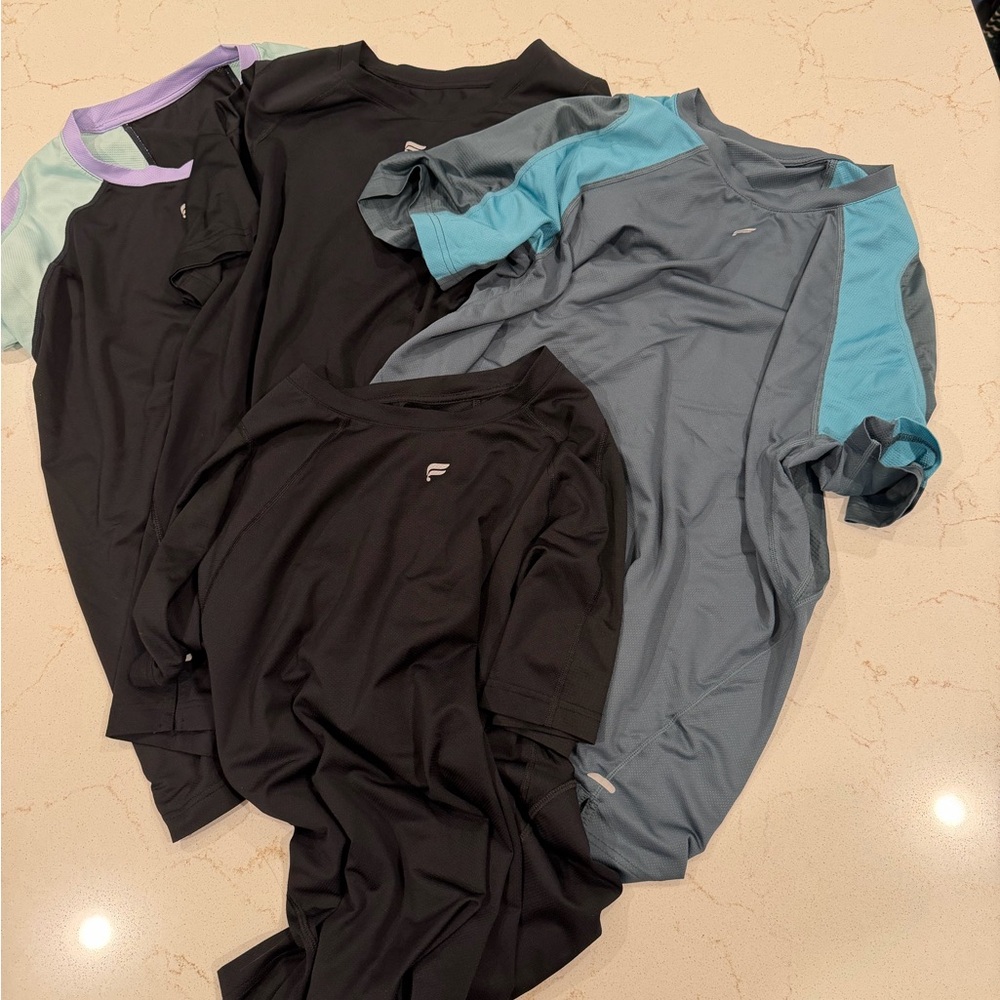 Fabletics The 02 Tee- 4 shirts